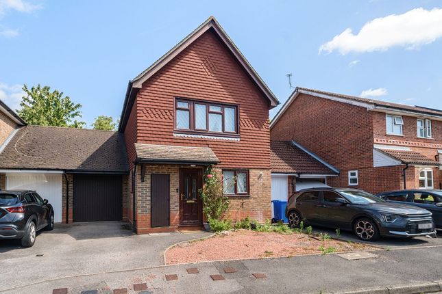 Thumbnail Detached house for sale in Juniper Road, Farnborough