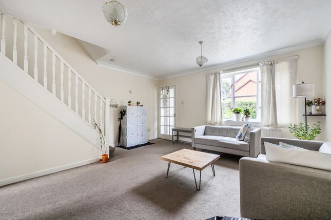 9, Clovelly Close, Pinner photo 2