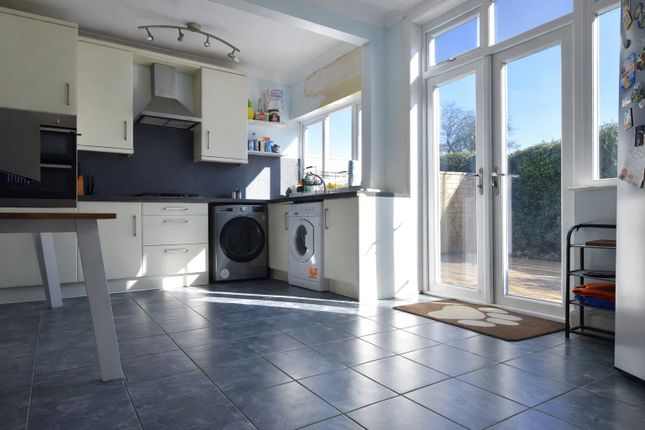 29, Murray Avenue, Northampton photo 4