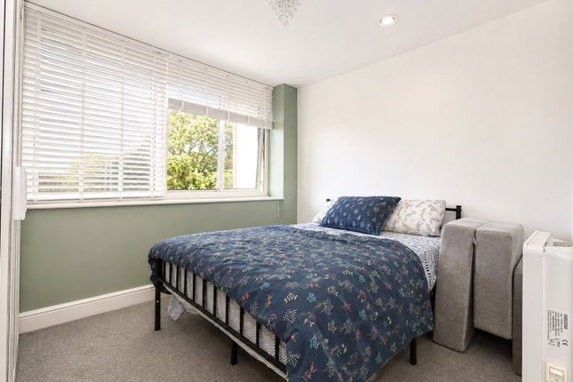 Studio house on 18 Four Corners,, Pound Road, Chertsey, £800/mo