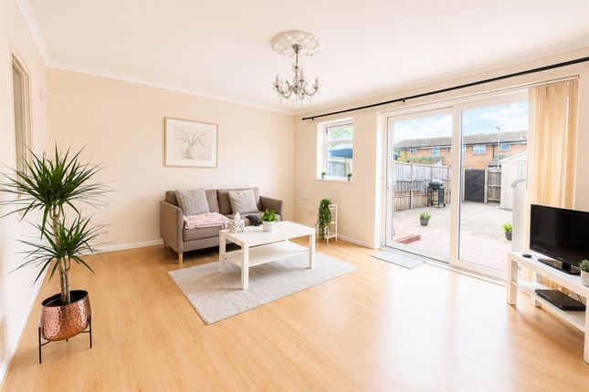 17, Jubilee Close, Staines-Upon-Thames photo 3