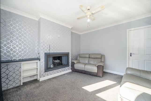 43 Kenilworth Gardens, Newton-Le-Willows photo 3