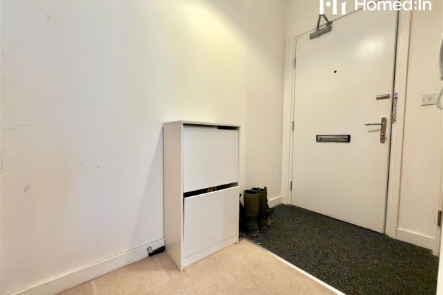 2 Bluebell Court, Rapley Rise, Horsham photo 4