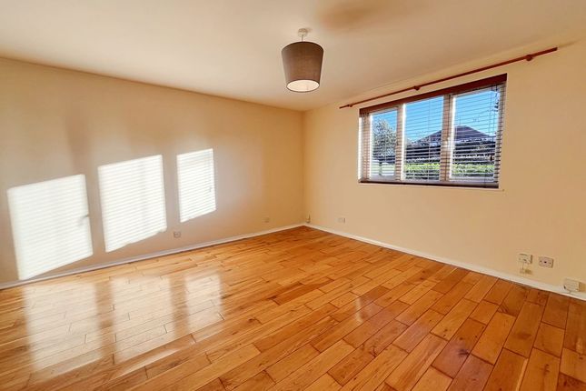 6, Allington Close, Greenford photo 2