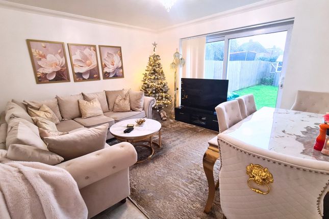 51, MILTON KEYNES photo 2