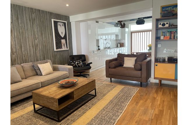 Lounge / Kitchen