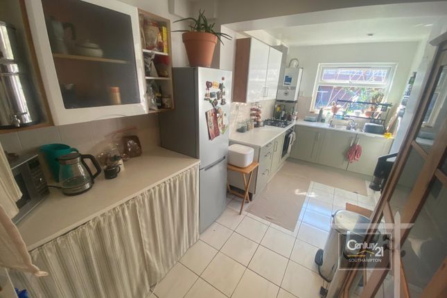 19, Coxford Drove, SOUTHAMPTON photo 4