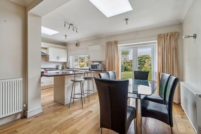 5 Central Avenue, Pinner, Greater London photo 4