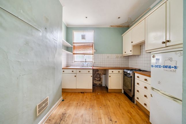 Ground Floor Flat, 33, Starfield Road, London photo 2
