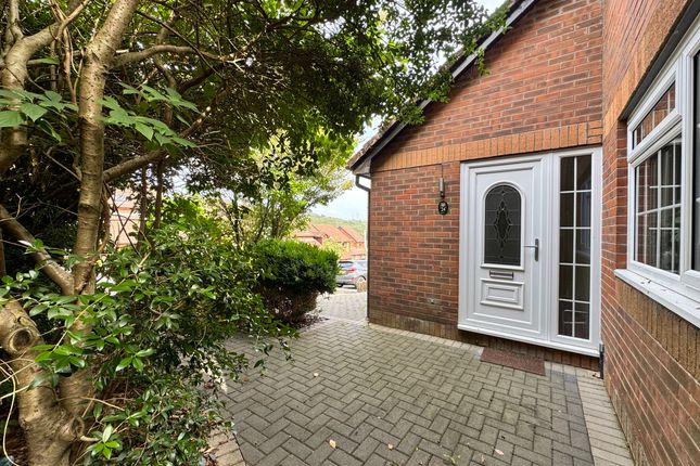 24 Plas Y Fedwen, Pontypridd photo 2