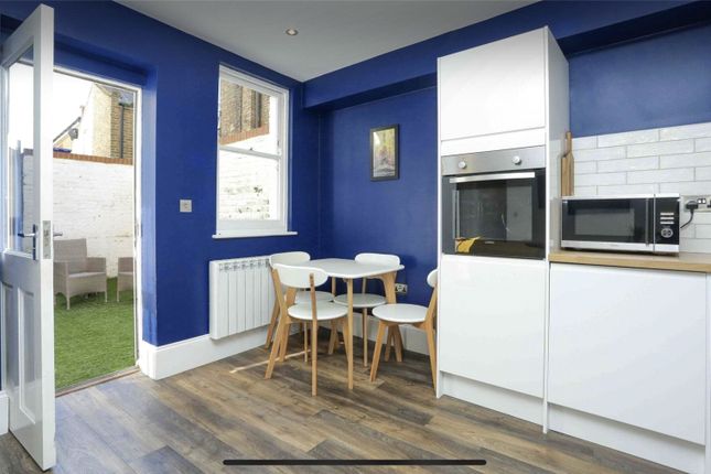 Flat to rent in High Street, Margate, Kent
