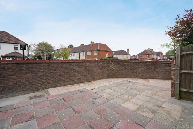 2, Alders Close, London photo 4