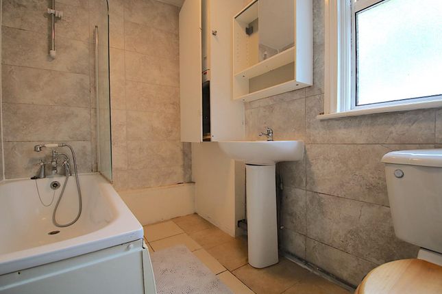 Room 5, 50 Portree Street, London photo 3