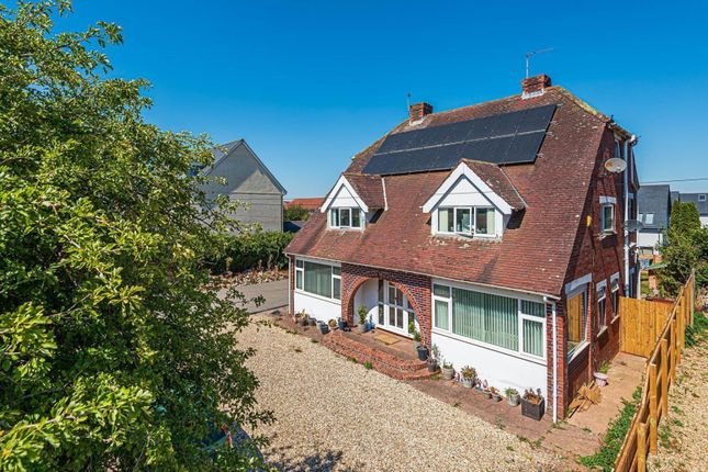 Detached house to rent in London Road, Whimple, Exeter