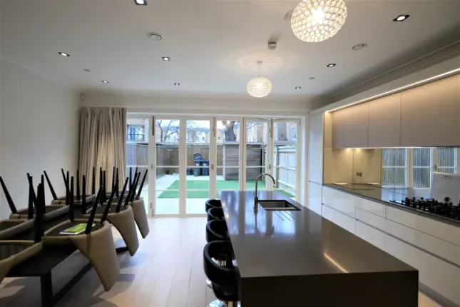 5, Egerton Drive, Isleworth photo 4