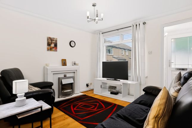 51, Lauder Gardens, Coatbridge photo 4