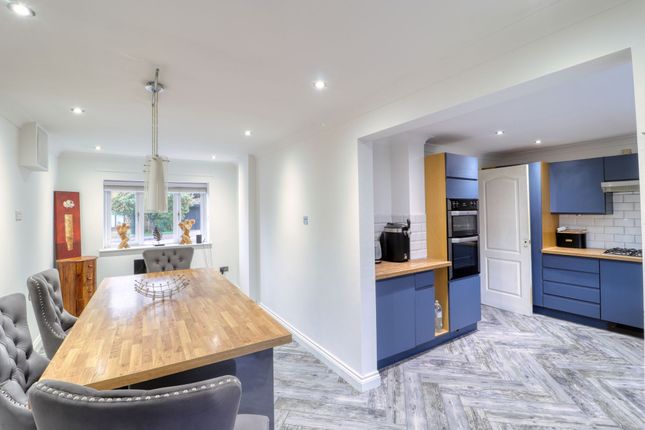 3-bed detached on 44, Chatsworth Drive, Wellingborough, £324,995