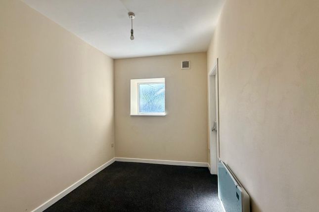 Flat 2, 81, Daisy Hill, Dewsbury photo 3