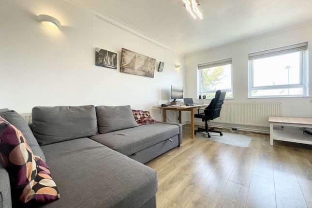 7 Cecil Court, Cecil Road, LANCING photo 2