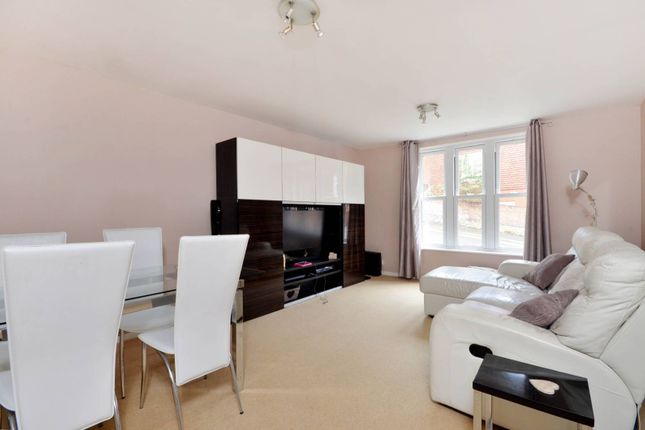 Flat to rent in The Mount, Guildford