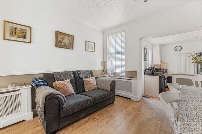 8, Railway Terrace, Staines-upon-Thames photo 4