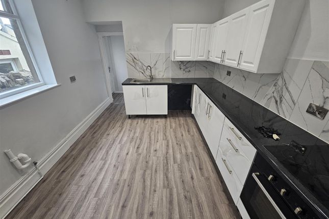 82, Castleland Street, Barry photo 5