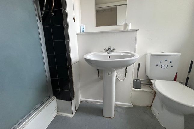 17, Longhurst Close, Leicester photo 5