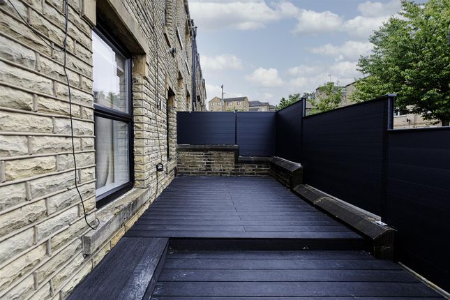 16, Greenwood Street, Huddersfield photo 4