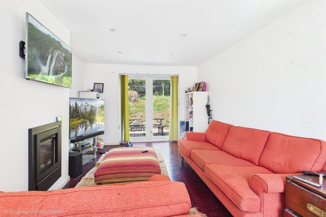 73, Middle Close, Berkshire photo 4