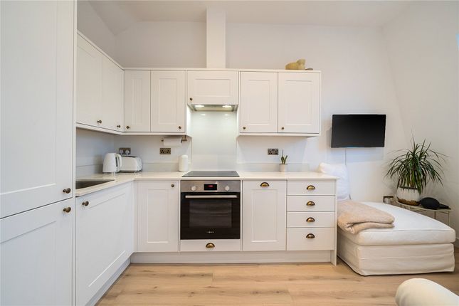 Flat 4, 4A, West Hill, London photo 4