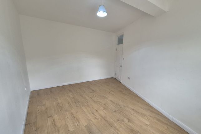 213 B, Boundary Road, London photo 4