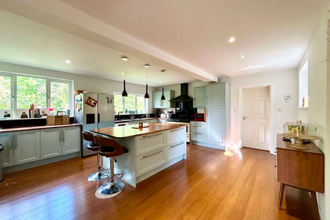 Wellbourne, Vicarage Hill, Farnham photo 2