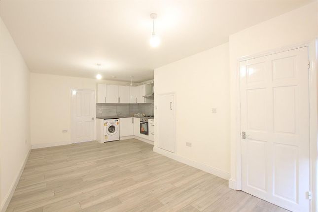 Terraced house to rent in Hounslow Road, Hanworth