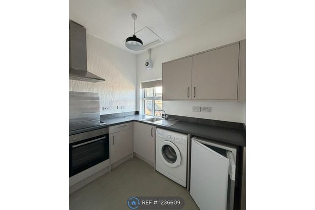 Flat, Rustlings Court Albert Street, Barrow-In-Furness photo 3