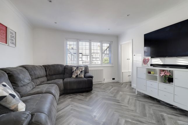38, The Glade, Coulsdon photo 2