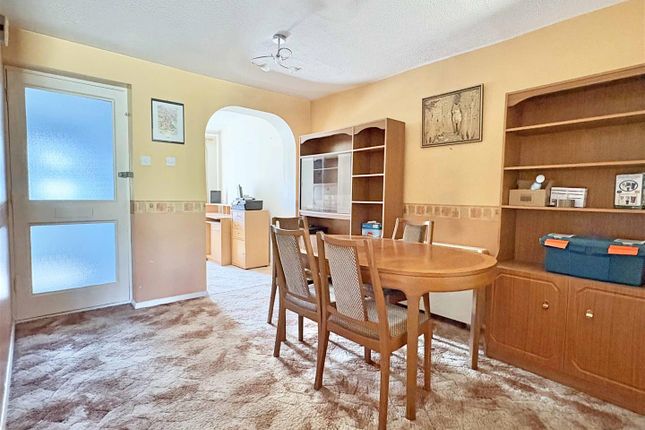 19, Begonia Close, Chelmsford photo 3