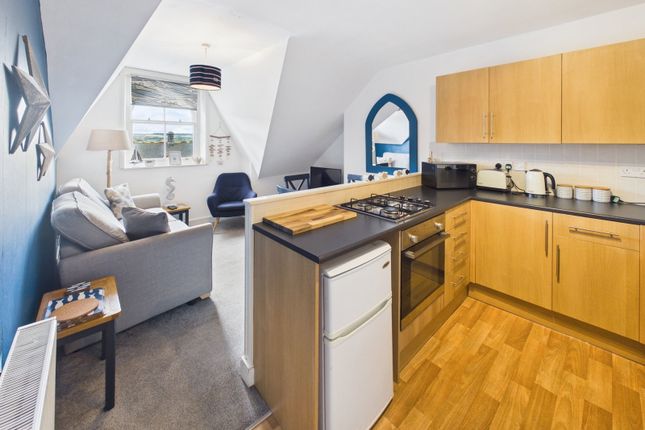 Flat 5, 7 Church Sq, Whitby photo 4