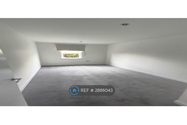 Gibson Court, Dowding Drive, London photo 2