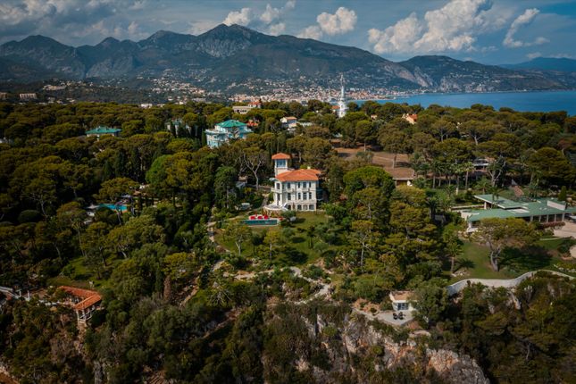 Villa for sale in Roquebrune Cap Martin, Alpes-Maritimes, Provence-Alpes-Côte d`Azur, France