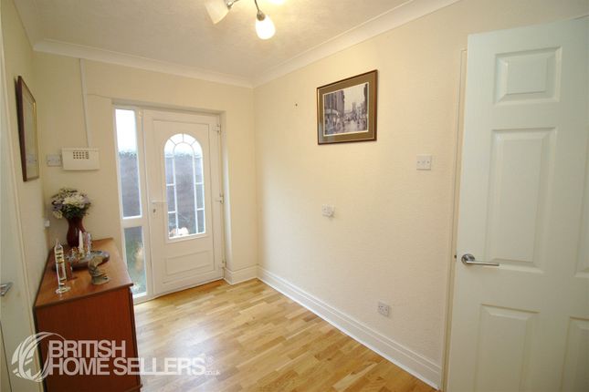 81, Green Drive, Lancashire photo 2