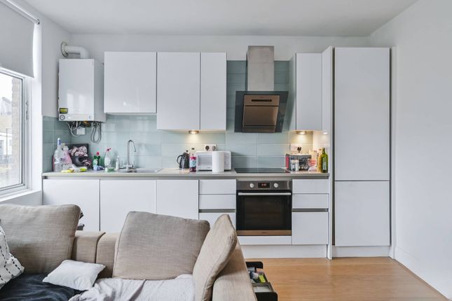 Thumbnail Flat for sale in Plimsoll Road, Islington, London