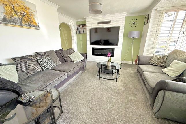 28, Bowland Crescent, Dunstable photo 3