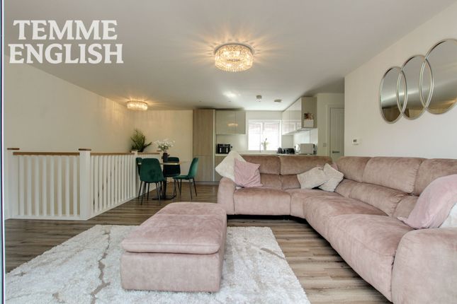 13 Flemings Farm Close, Wickford photo 5