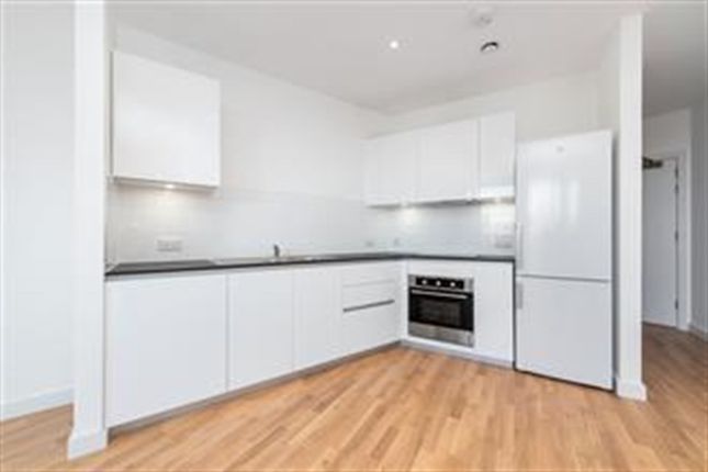 Flat to rent in Kingsland Road, London