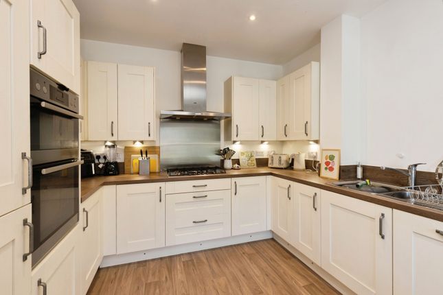 39, Lister Road, Gloucestershire photo 4