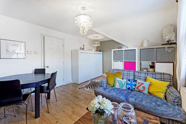 Flat 3, 216, Merton Road, London photo 4