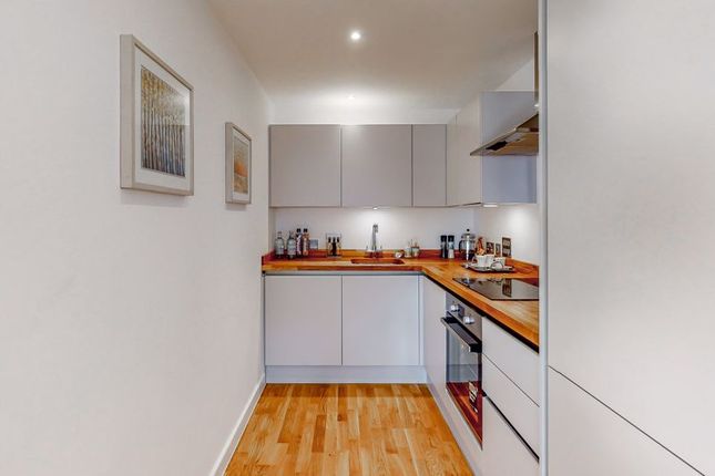 Flat 4 St Kathrines House, London Road North, Redhill photo 4