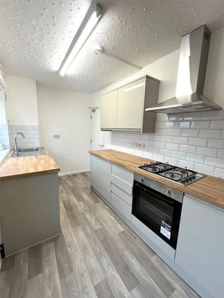 2-bed terraced on Princes Avenue, Kent, £1,500/mo