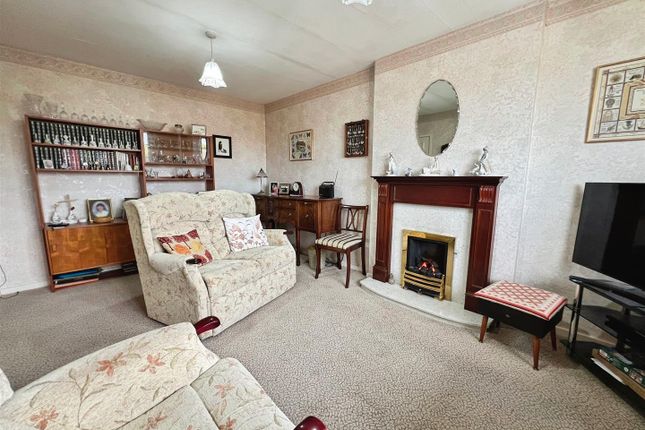 6, Tay Court, Bradford photo 4