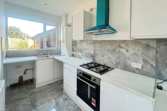 86, Russell Rise, Bedfordshire photo 2